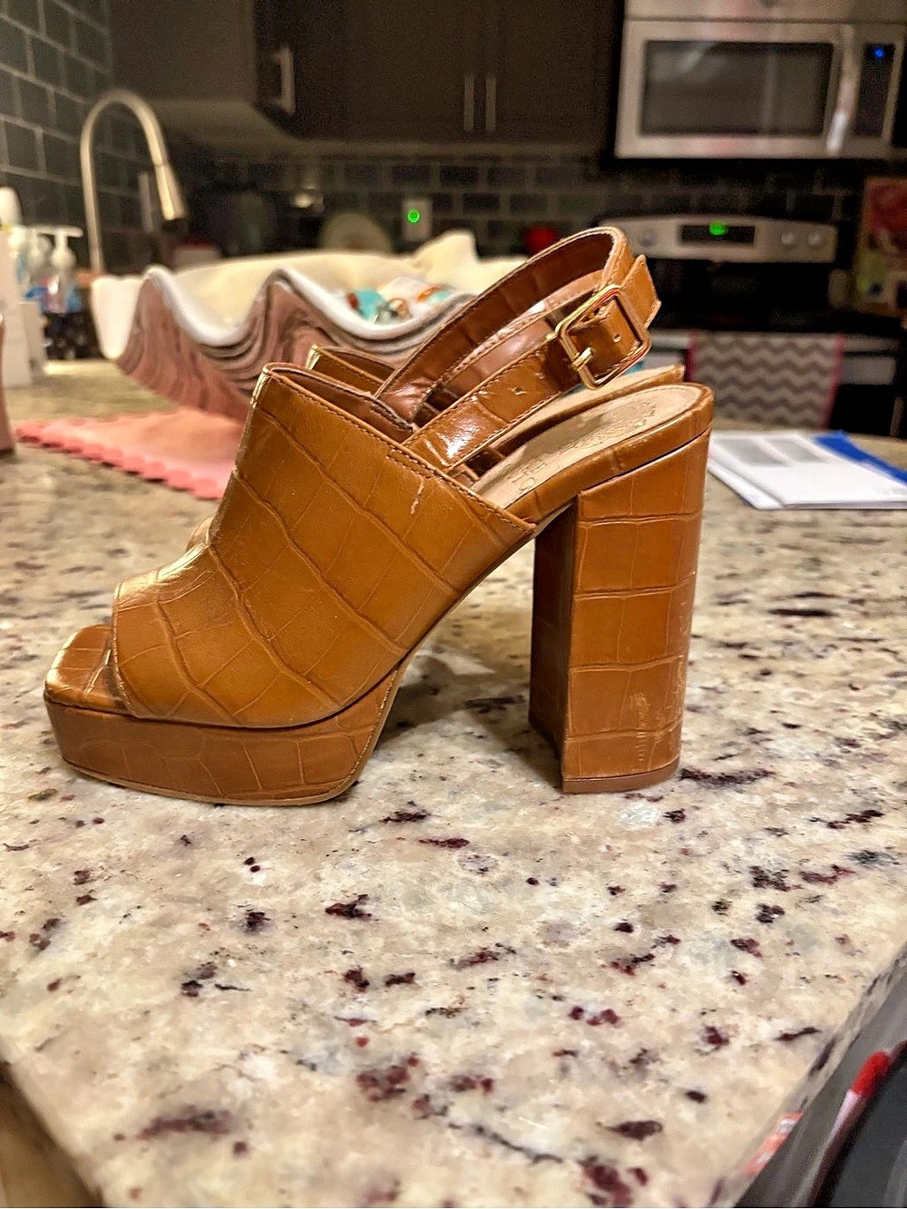 Vince Camuto Pendreya Platform Sandal Crocodile-Embossed Heels US 5.5